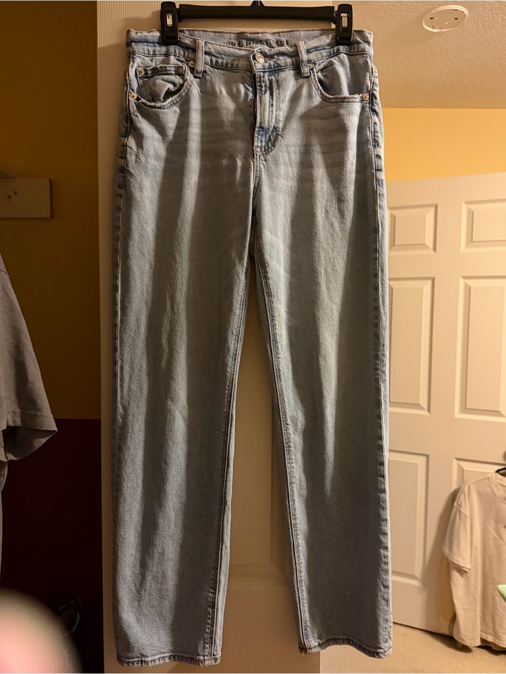 AE super high-rise straight (stretch) Light Wash Women’s Jeans- size 8